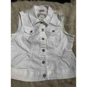White‎ vest size small